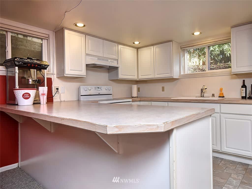 14720 12th Ave NE