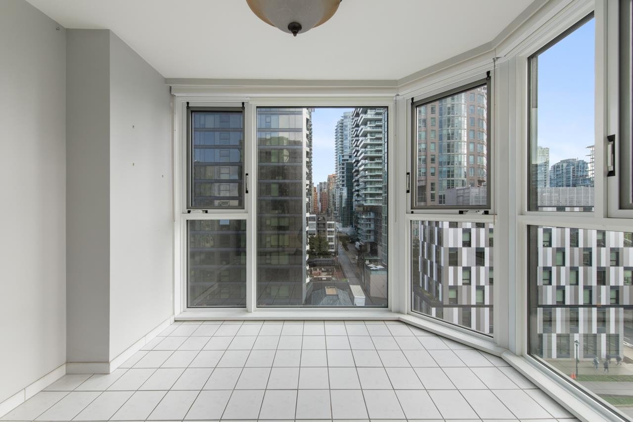 1003-888 Pacific St