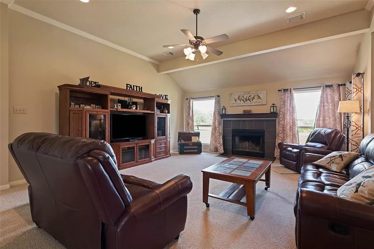 327 Oak Ridge Trl