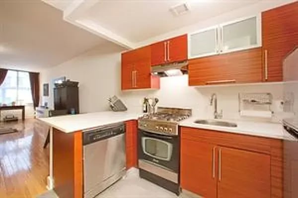 184 Thompson Street Unit: ME
