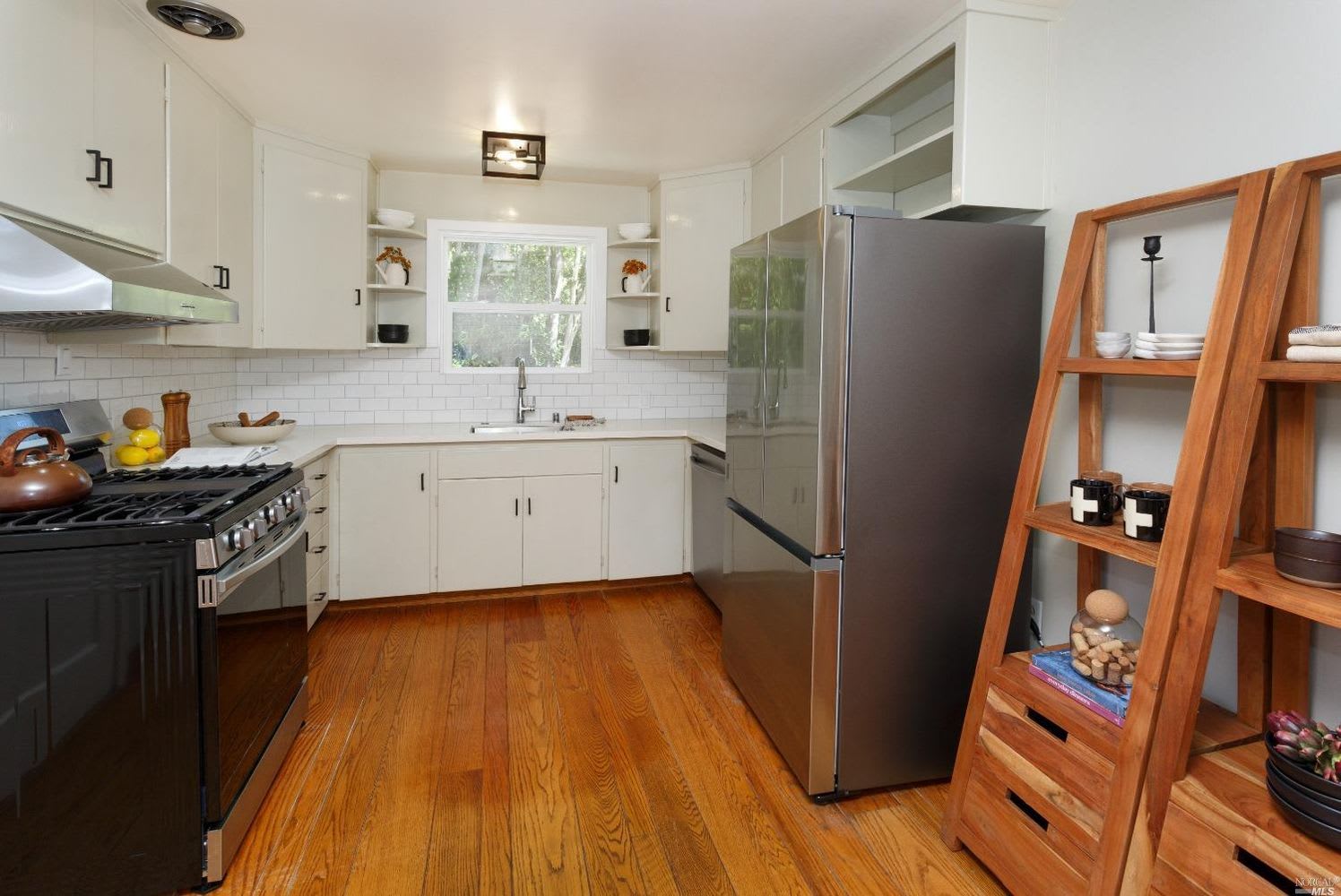 648 Peach Street, Novato