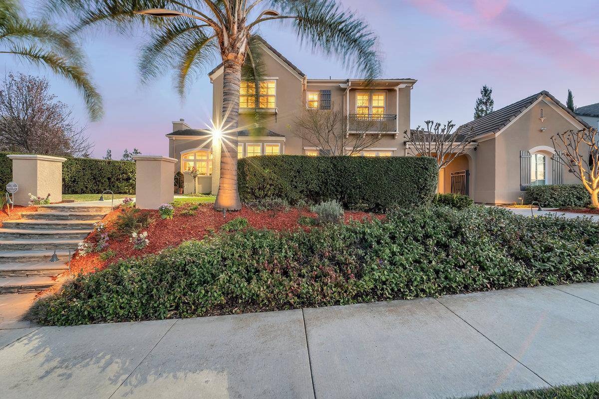 2336 Larkspur Canyon Drive •  San Jose  • 95138