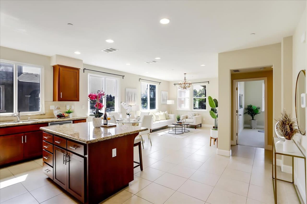 272 Currlin Cir
