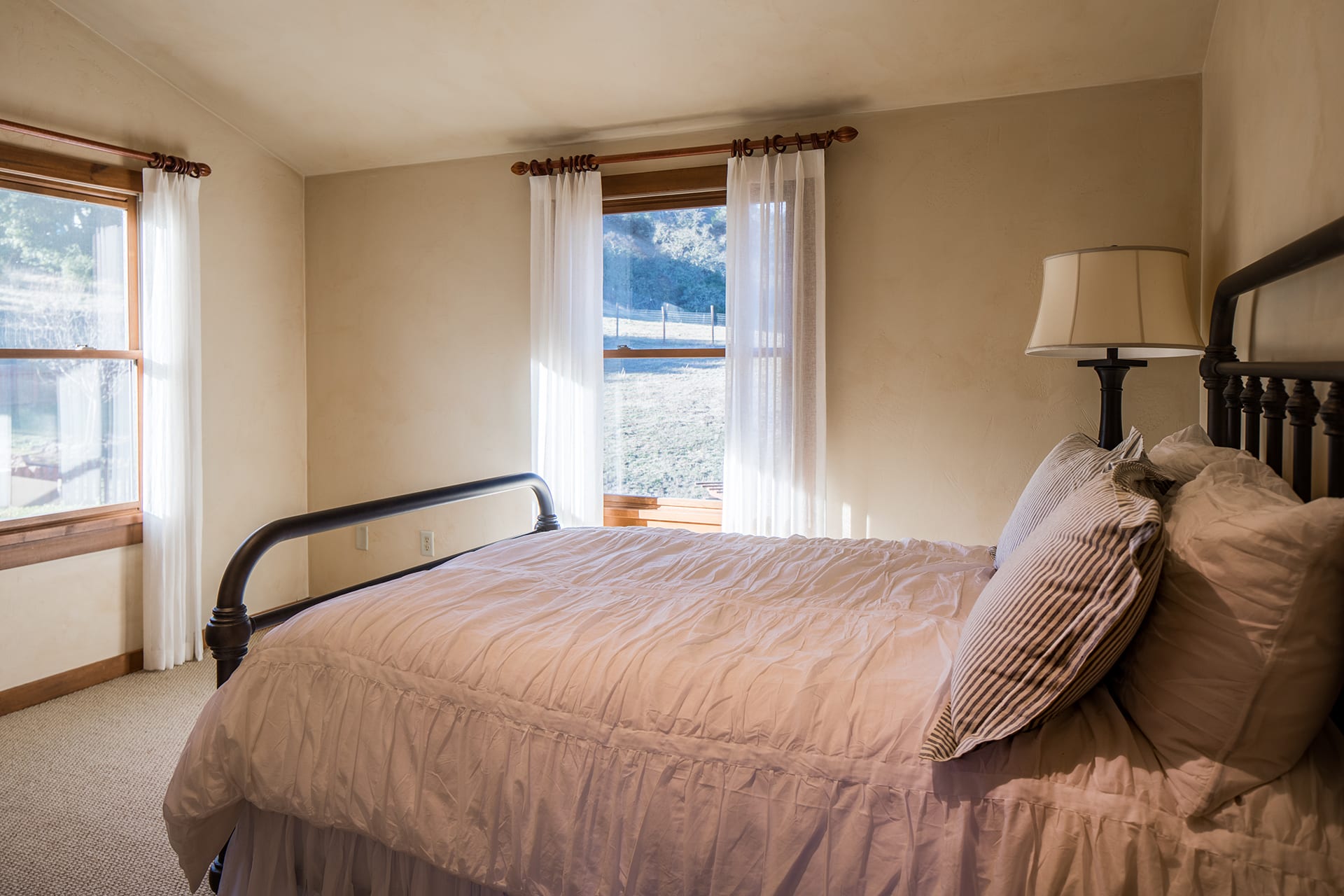 Steinbeck Country Living - 556 Corral de Tierra Road