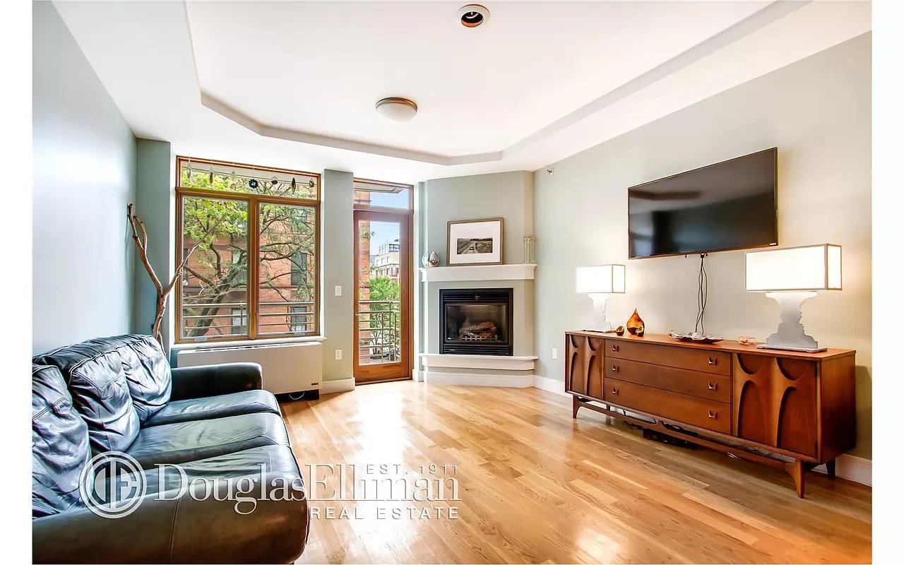 2077 Fifth Avenue Unit: 3C