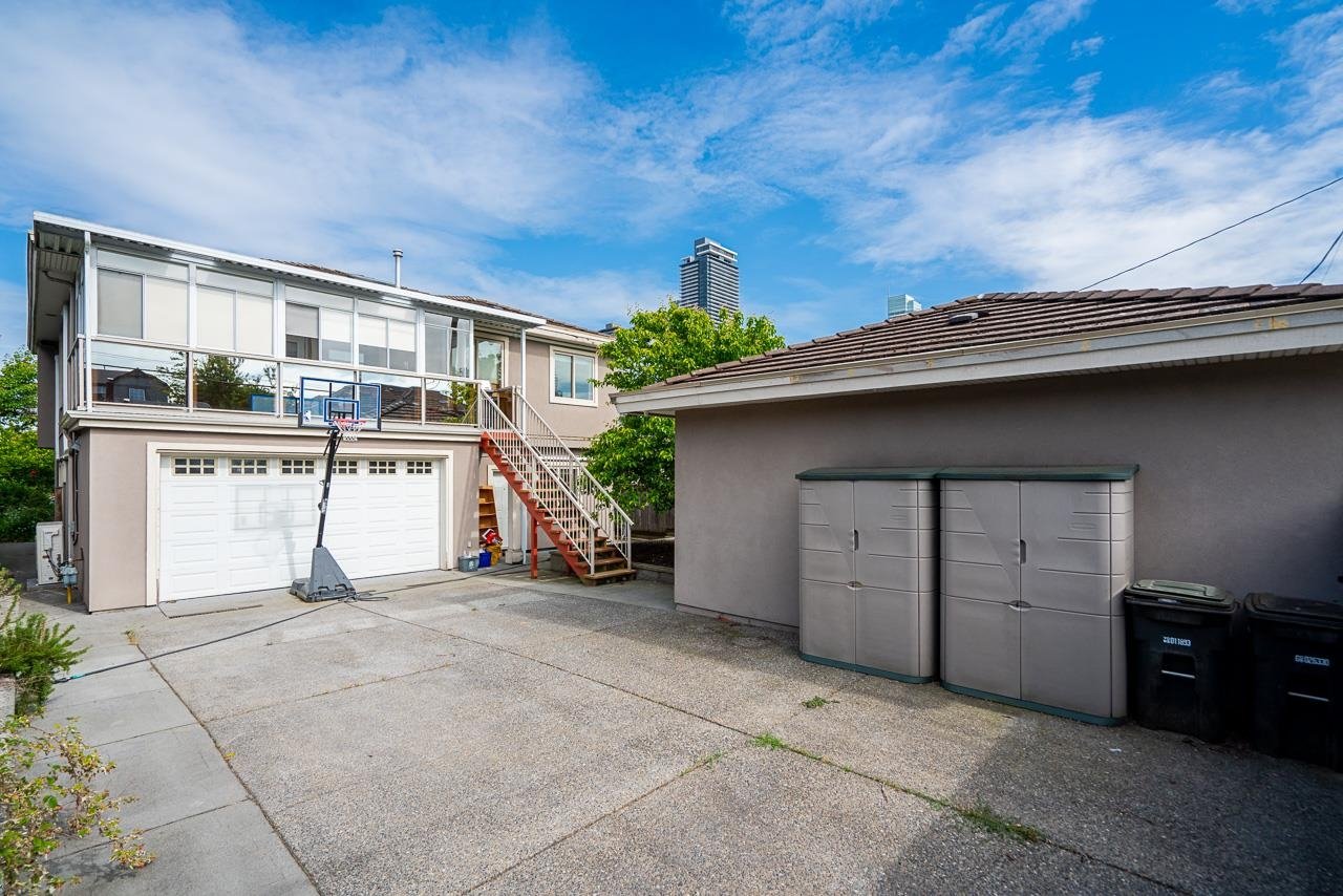 1505 Rosser Ave