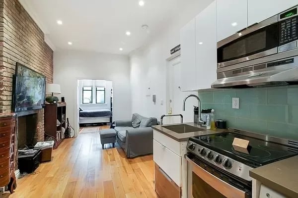 438 E 13th Street Unit: A4