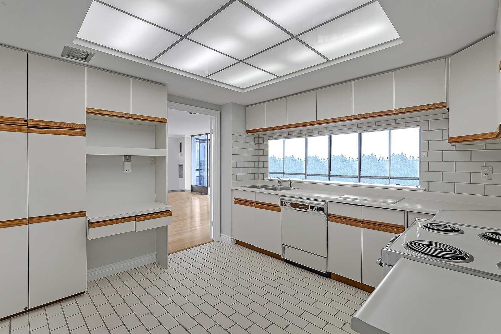 65 Skymark Drive 301