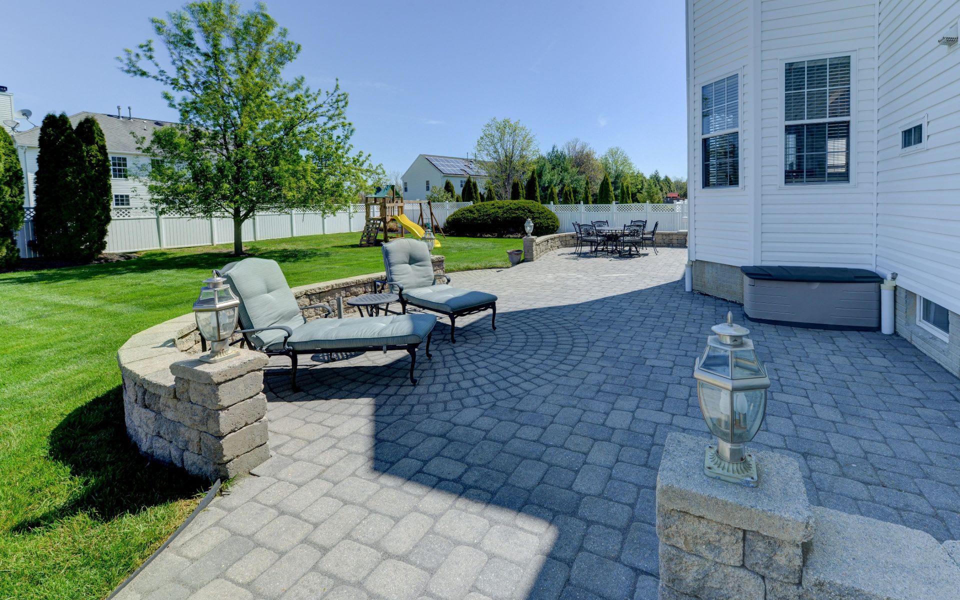 8 SHOREHAM CT