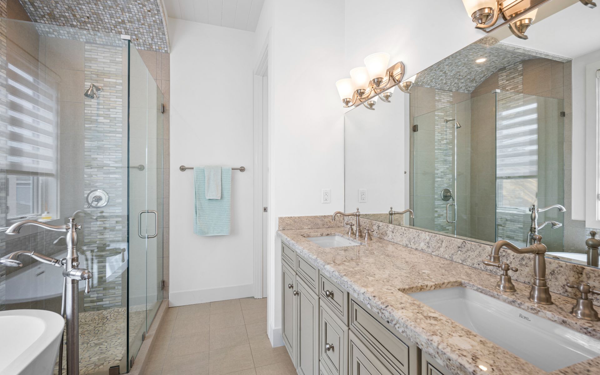 422 Heliotrope Avenue Unit: B