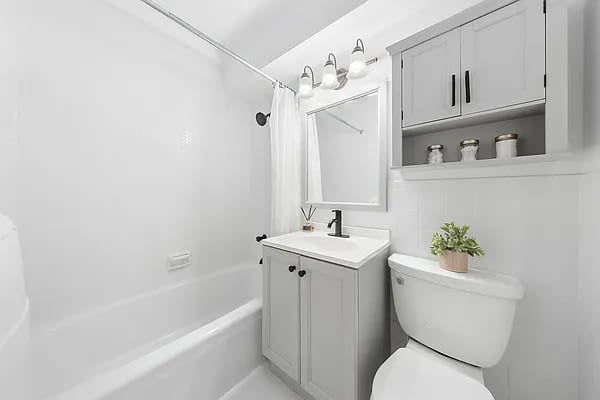 225 E 36TH Street Unit: 15B