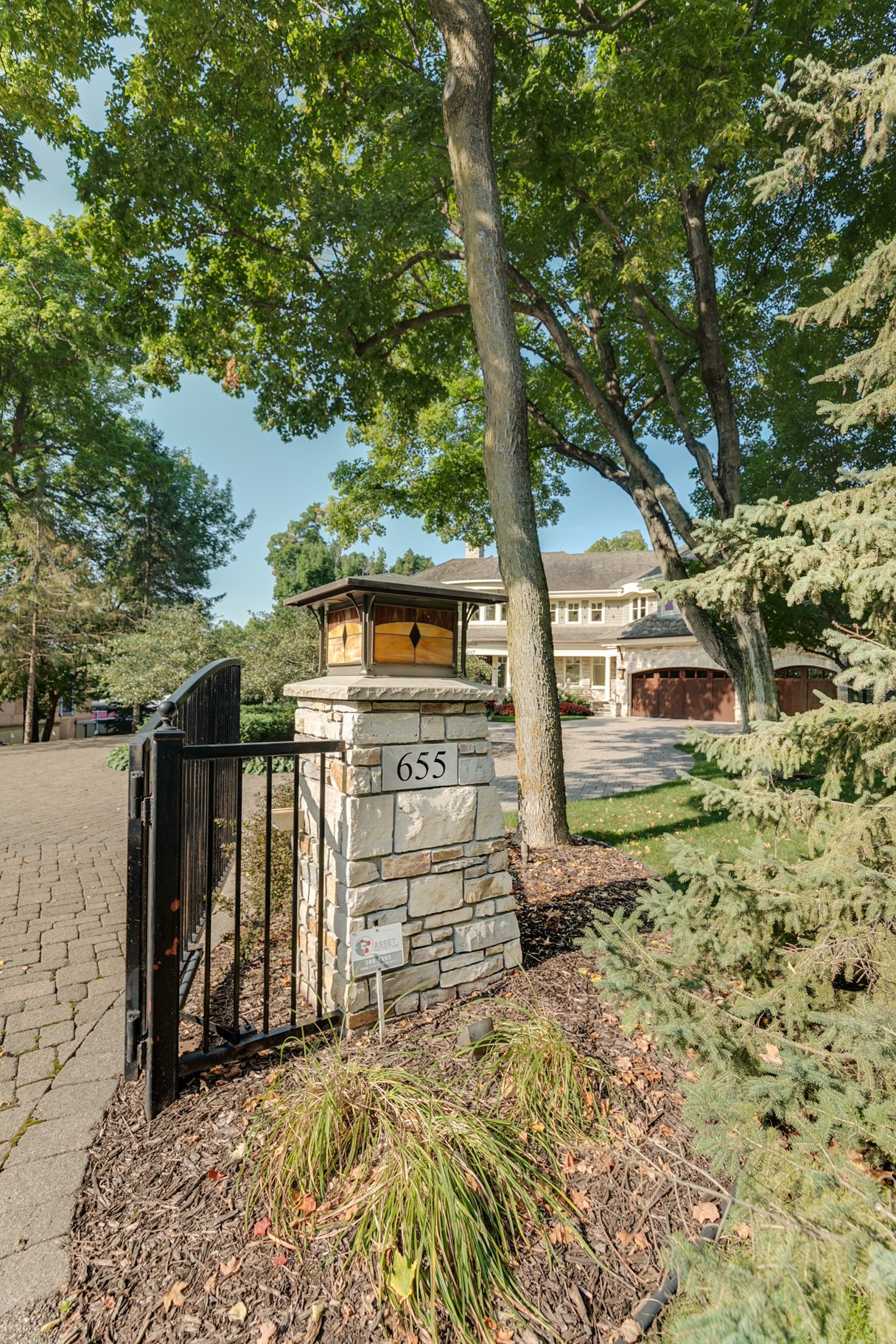 655 Bushaway Rd | Wayzata