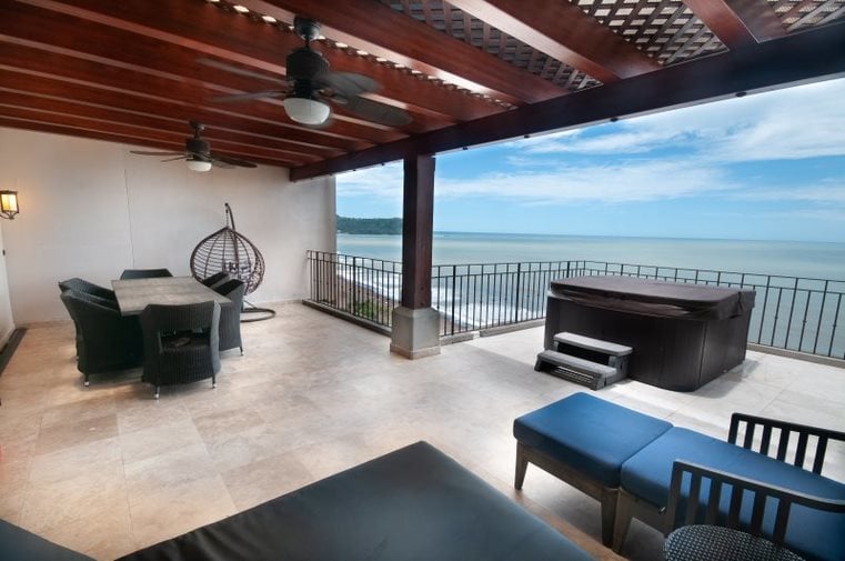 Beachfront Casino Resort Penthouse, Jaco, Puntarenas