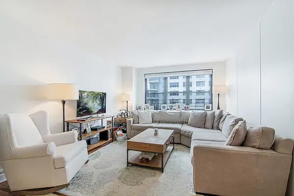 301 E 63rd Street Unit: 15J