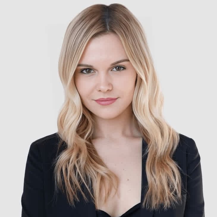 Bianca Parsons Toronto Real Estate Agent Headshot