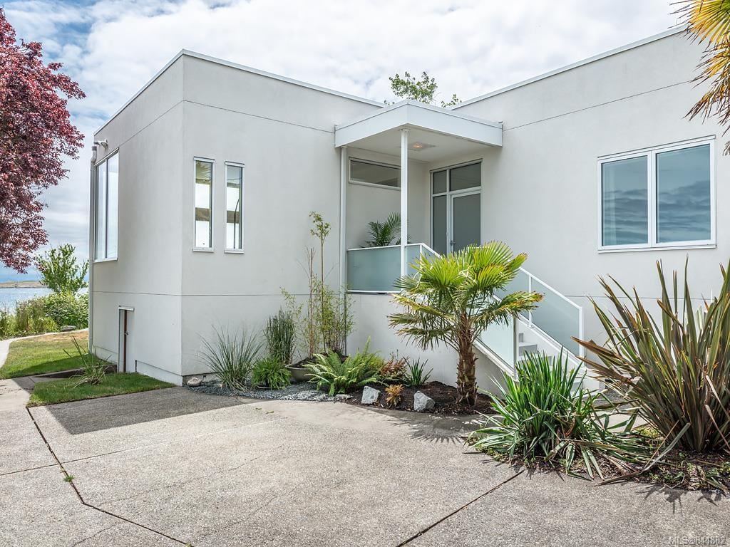 207 Beach Dr
