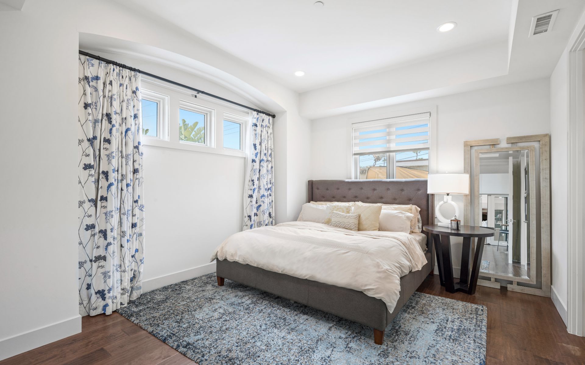 422 Heliotrope Avenue Unit: B
