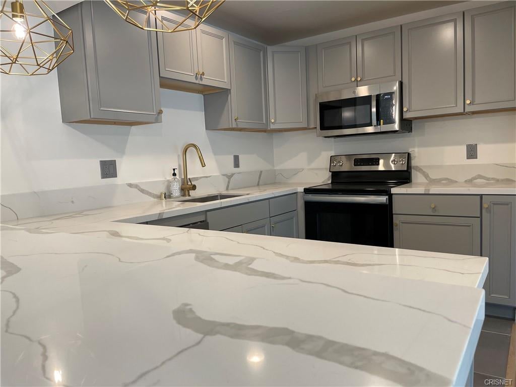 23401 Park Sorrento 8, Calabasas, CA