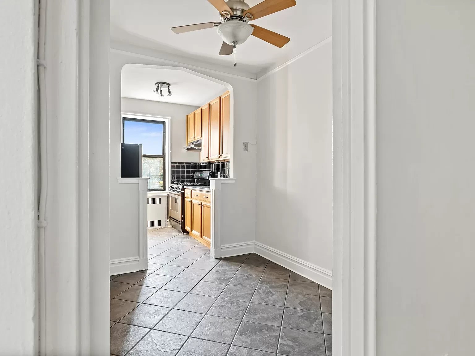 135 Hawthorne St, #4J