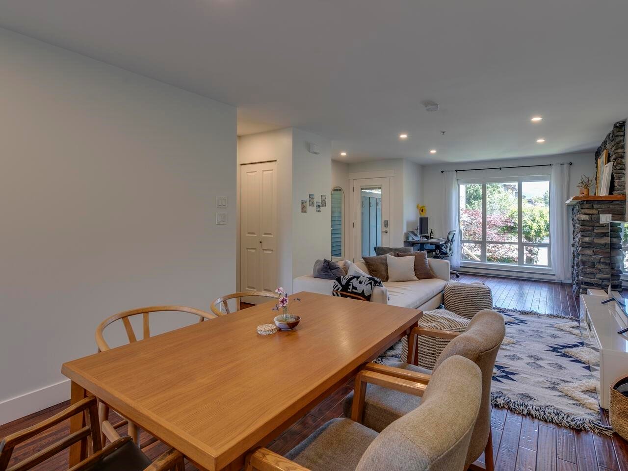 1196 Village Green Wy