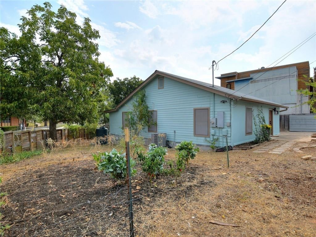 1717 Rosewood Ave