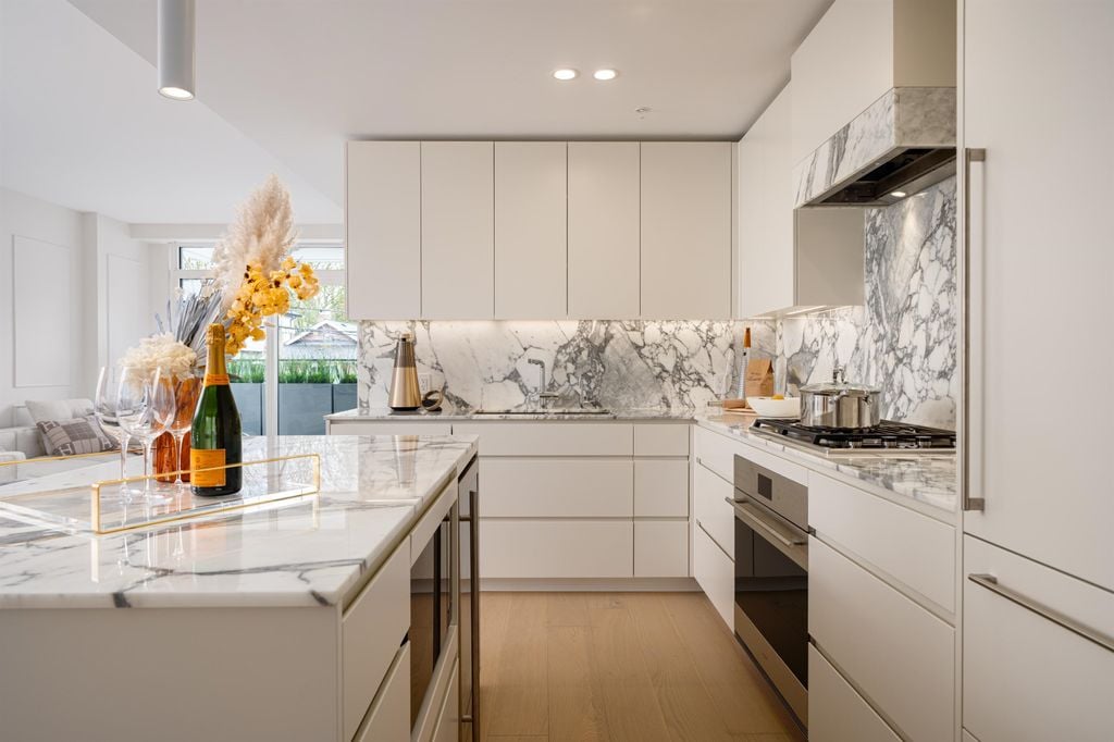 3668 W 10th Avenue 202, Vancouver