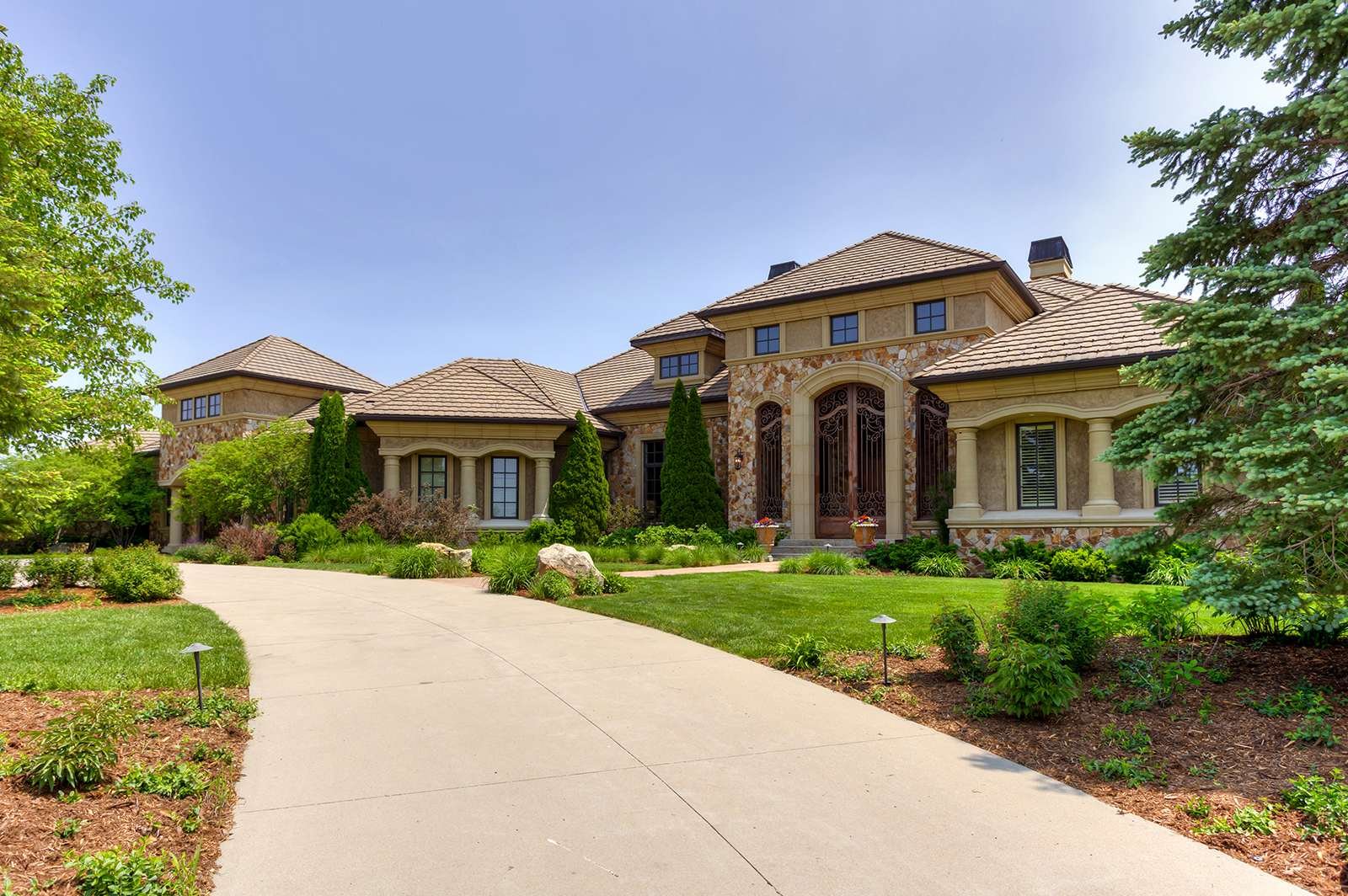 2505 NE Bellagio Court
