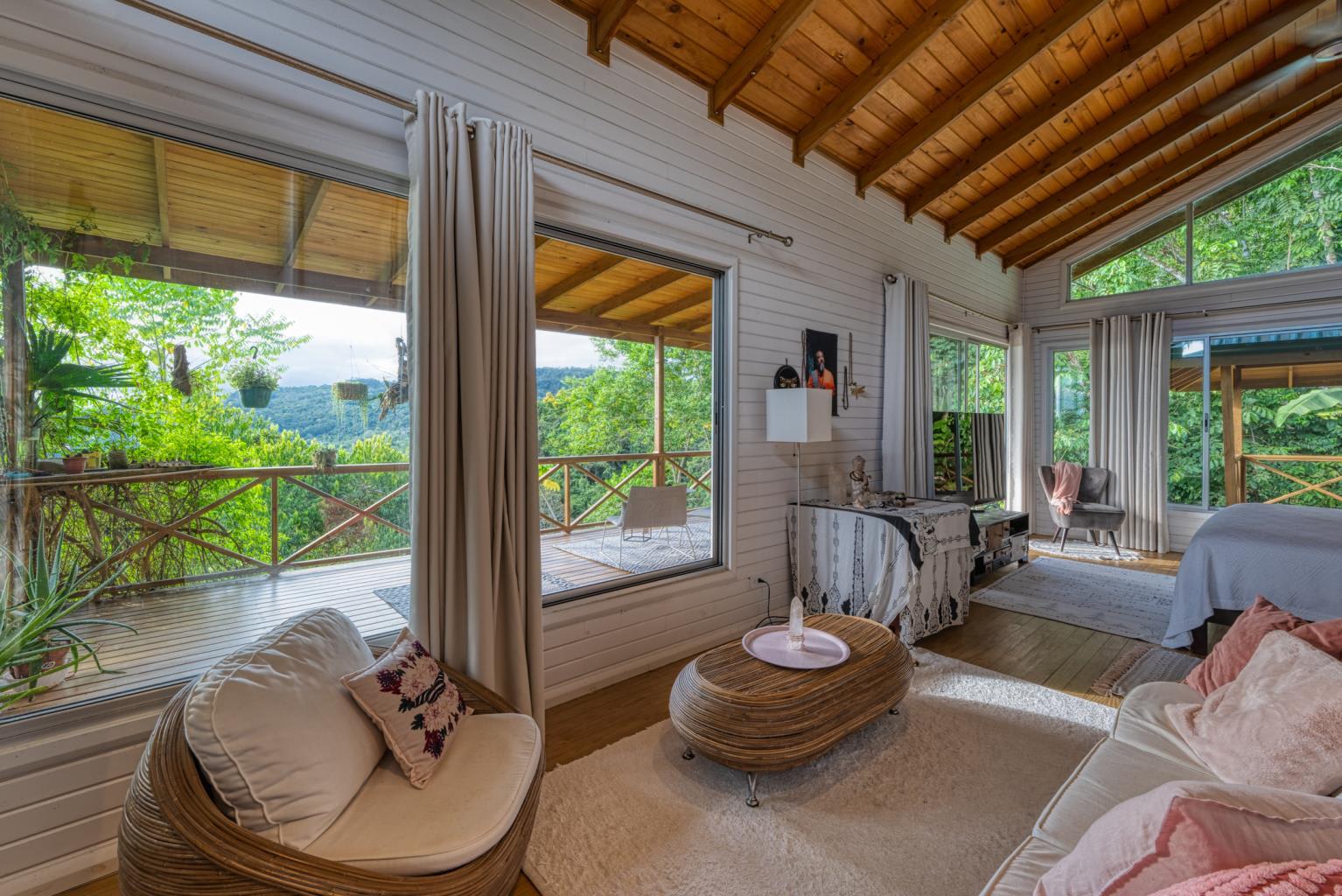 Exceptional Retreat Center on 62 Acre in Tinamastes