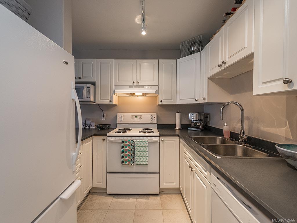 2306 Fernwood Rd, Victoria