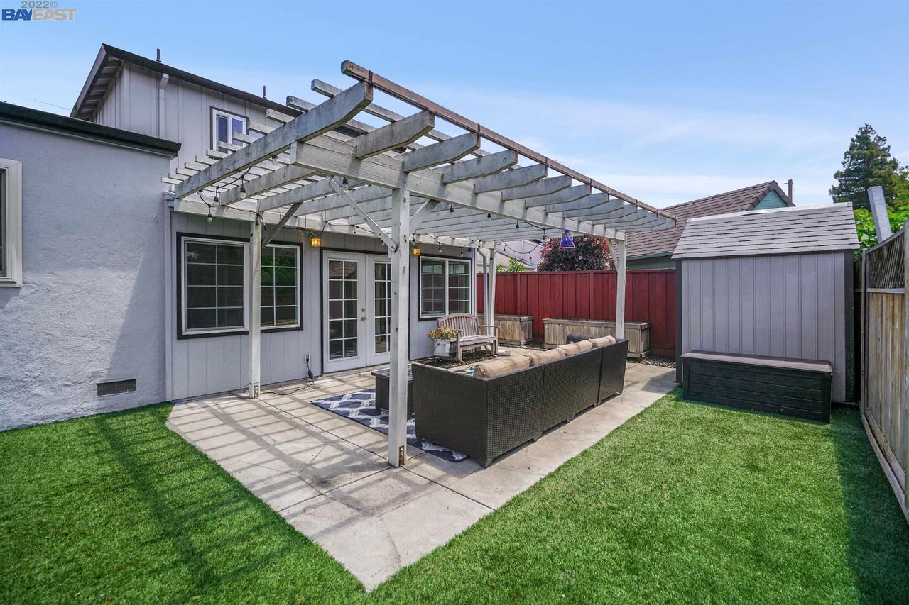 165 Bradhoff Ave