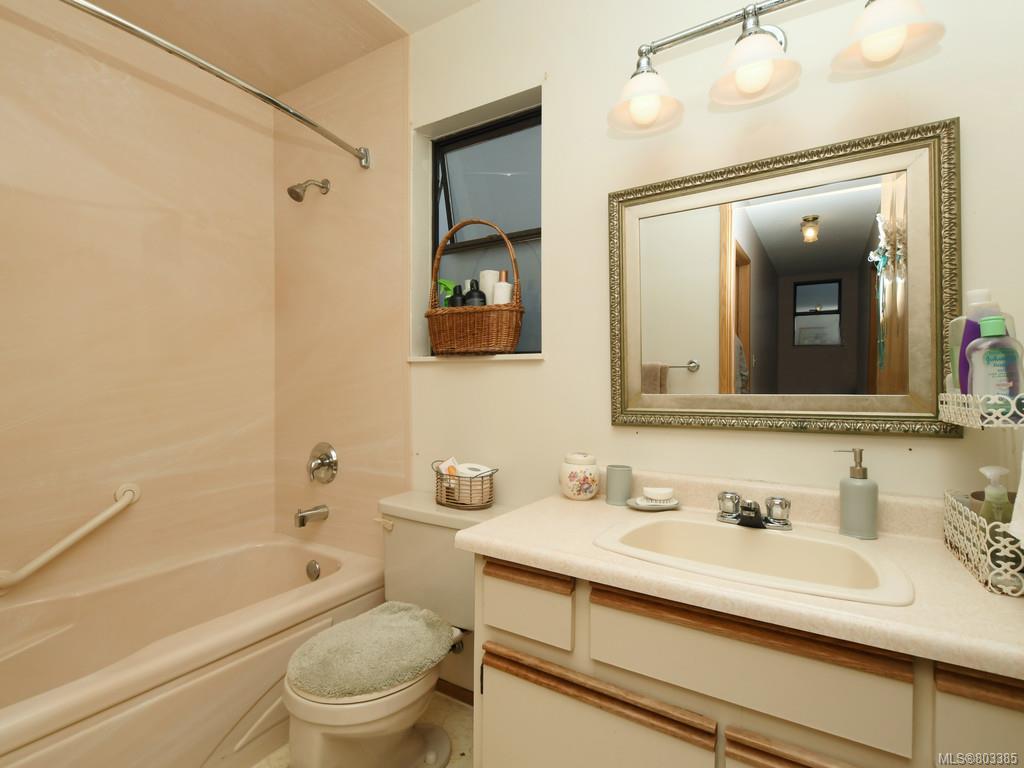 4075 Grange Rd, Saanich