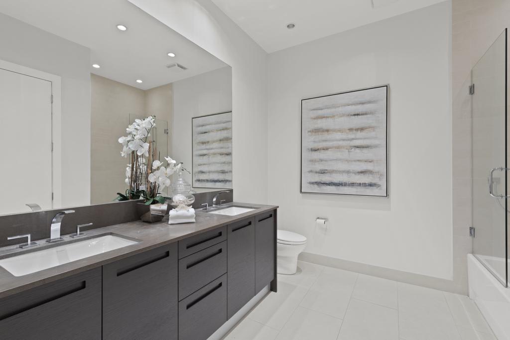 4 Bedroom with Rooftop Located in the Heart of River North