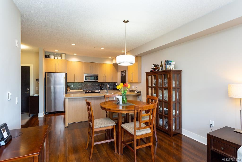 305-4529 West Saanich Rd