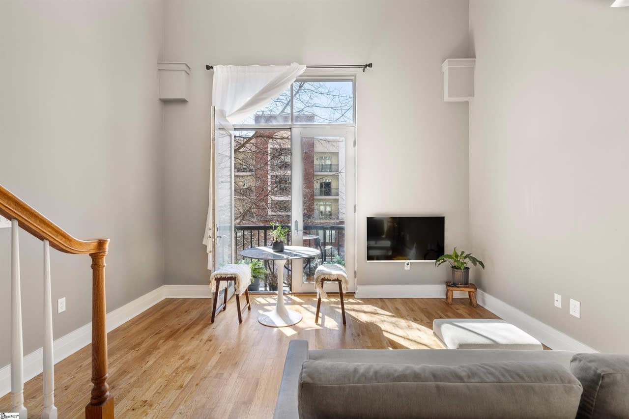 111 E Mcbee Ave #202