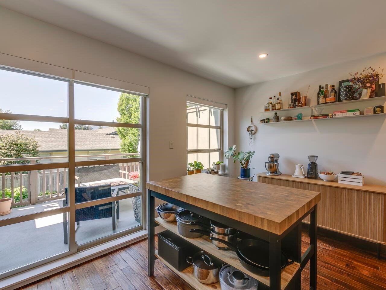 1196 Village Green Wy