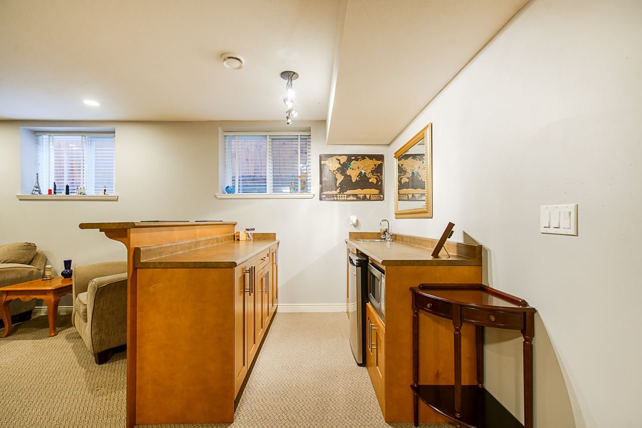 6056 164 St