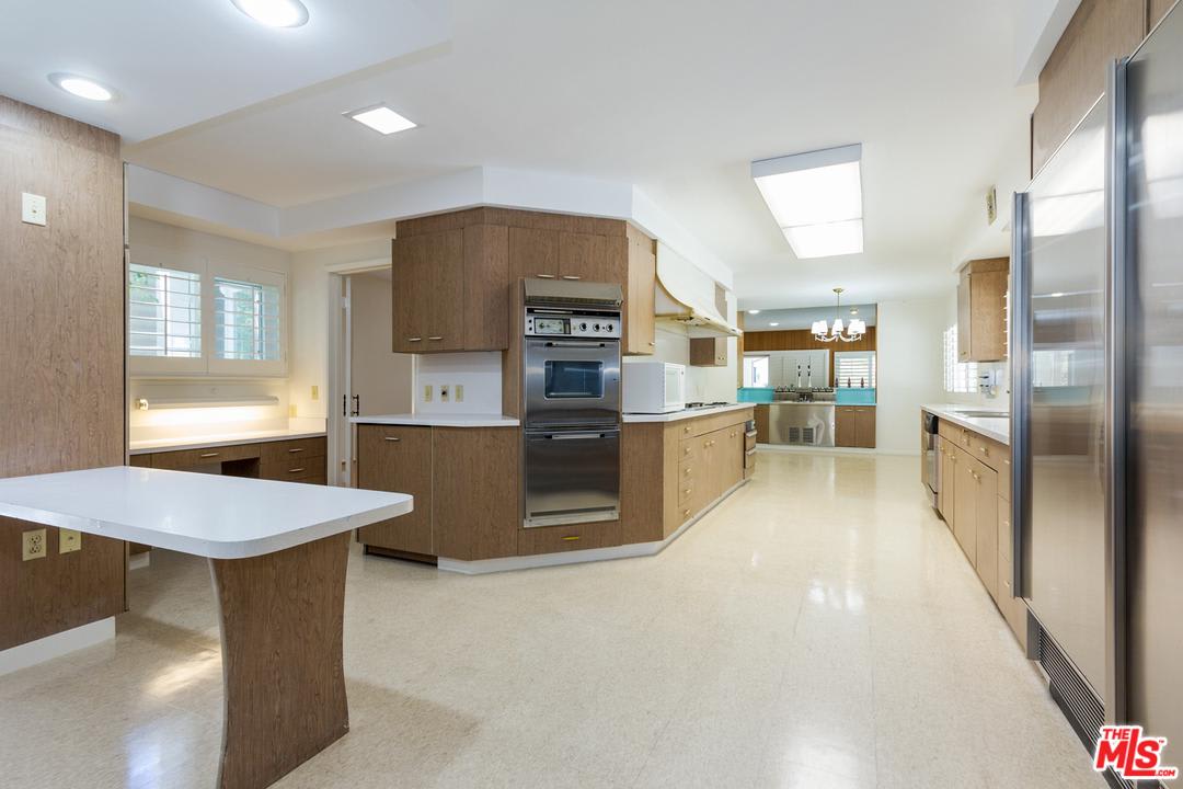 8900 Alto Cedro Drive