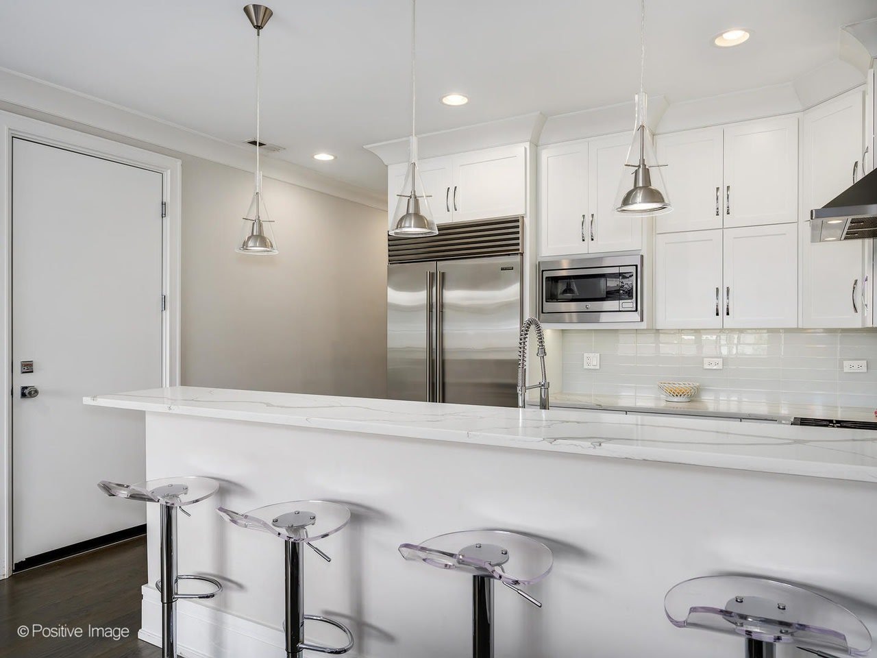 2040 N Burling