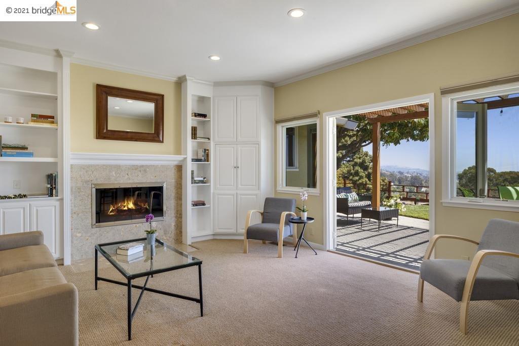 1863 Lakeview Ct