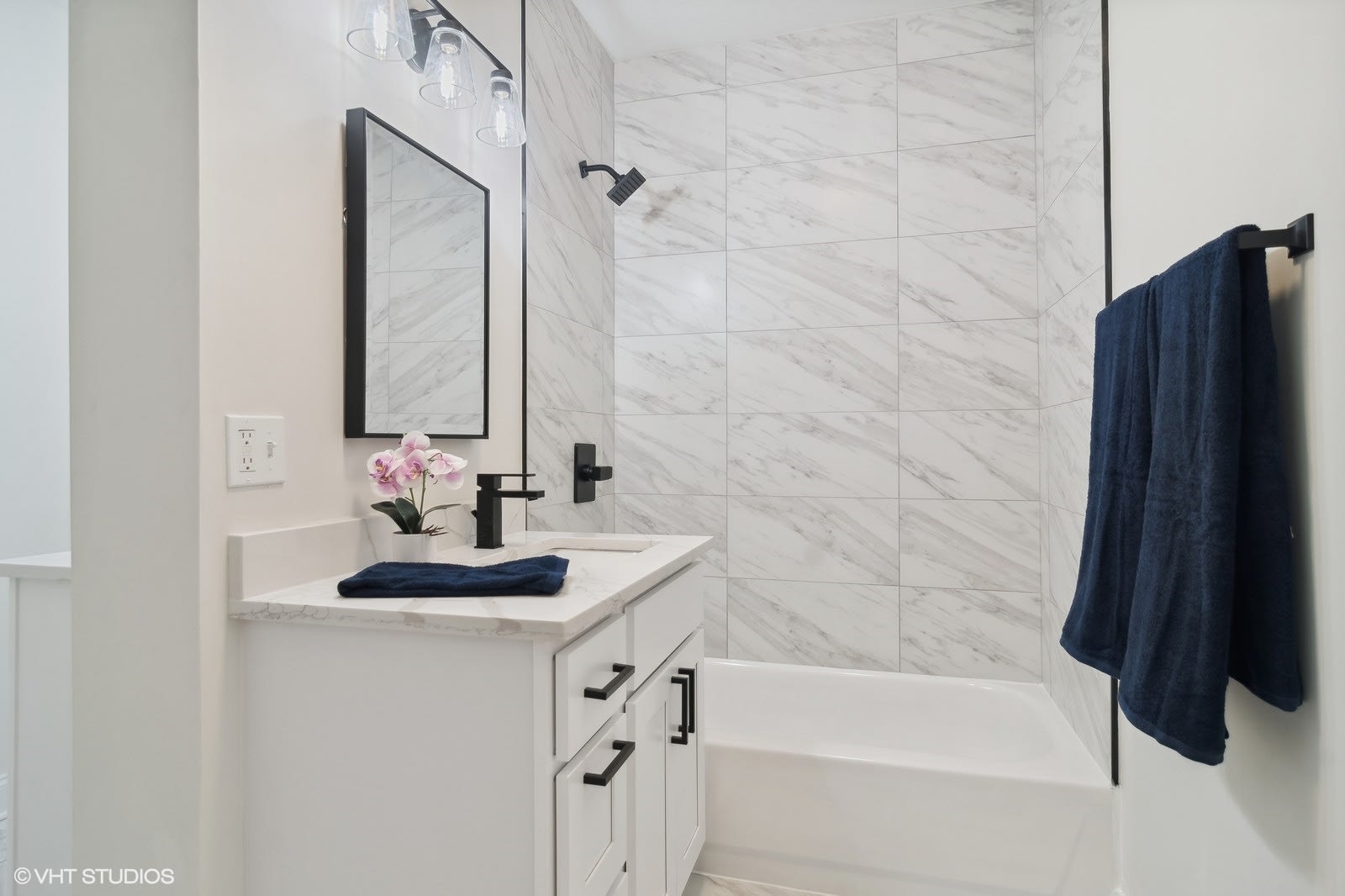 Private Address Unit 1E, Chicago, IL 60625