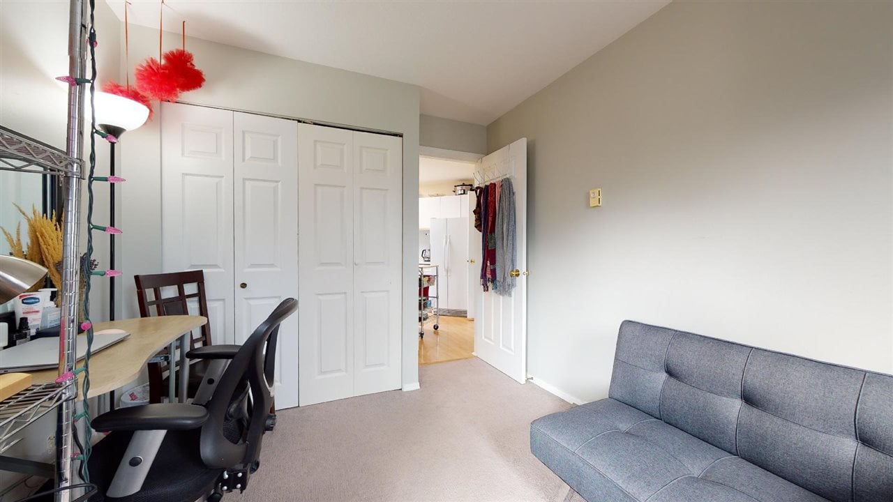 E304-40180 Willow Cres