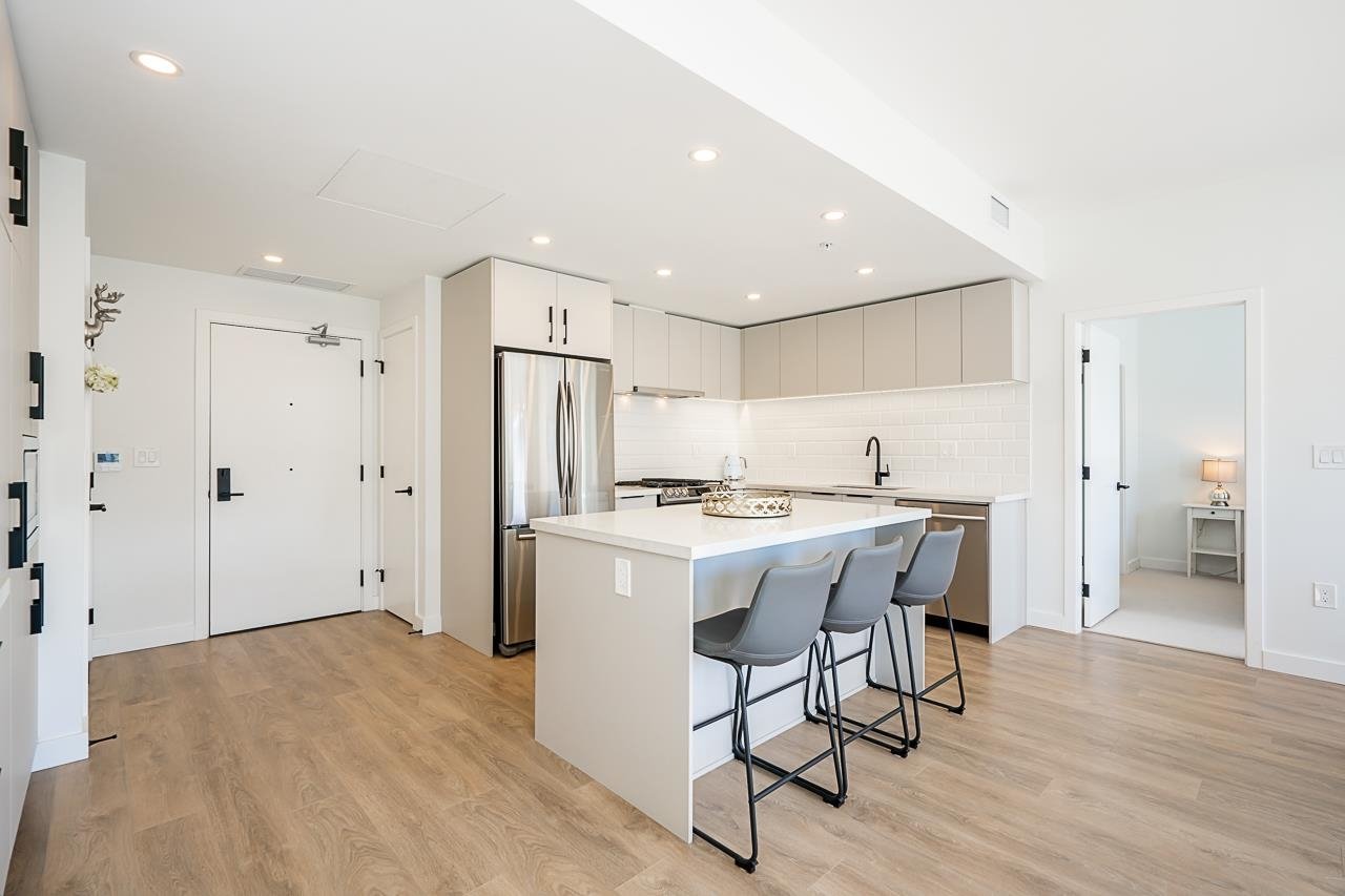 607-3038 St George St