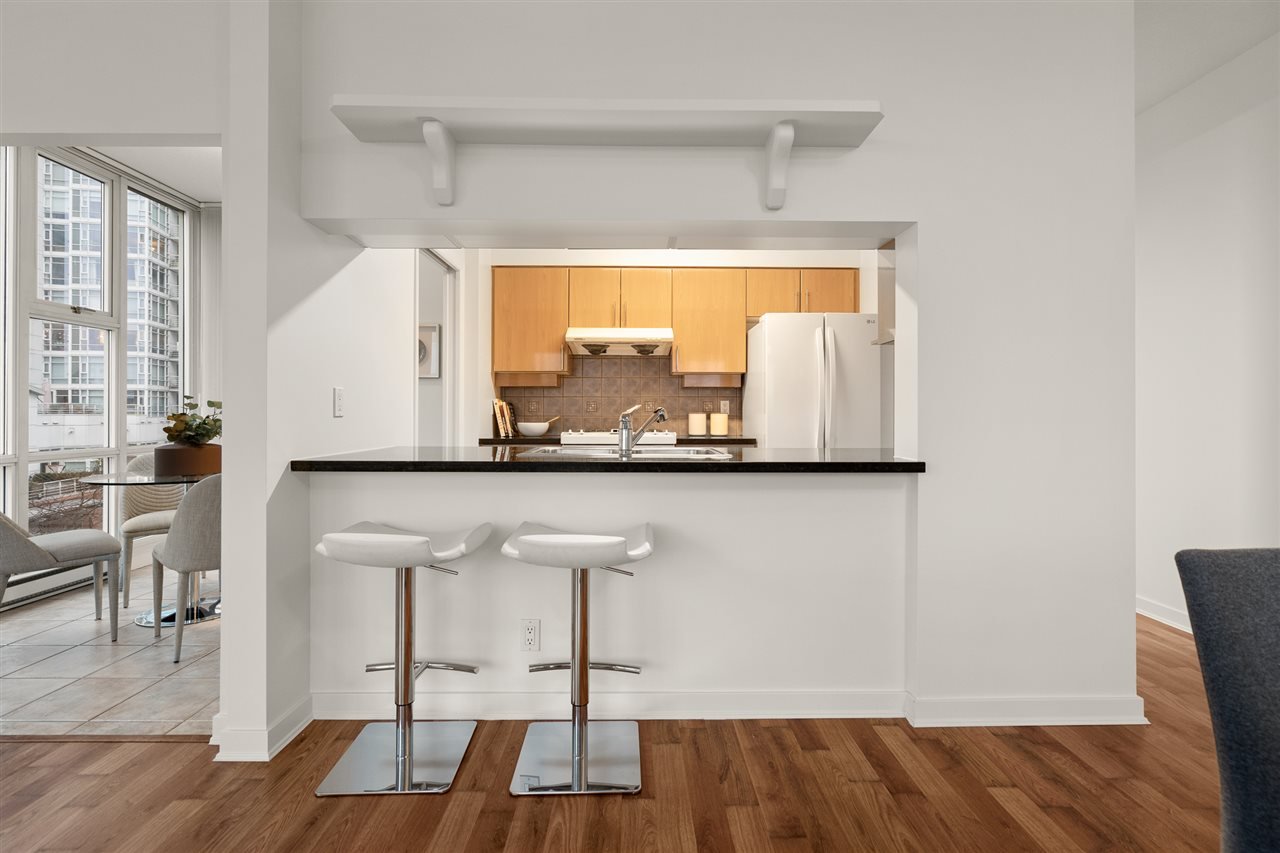 502-1099 Marinaside Crescent, Vancouver