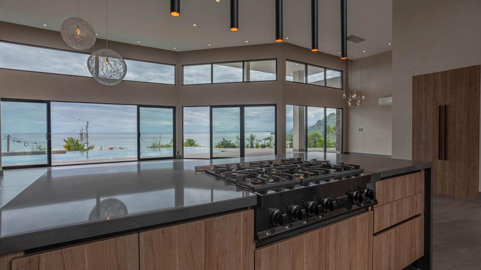 New Luxury Home With Jaw-dropping Ocean Views