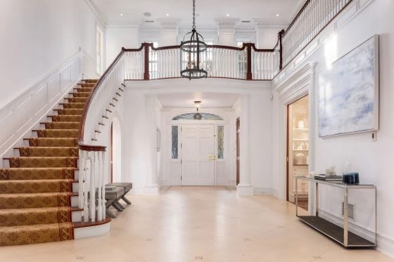 Fabulous Foyers: 4 Homes with Eye-Catching Entrances