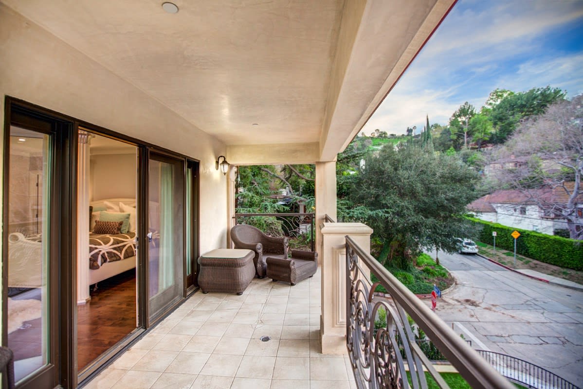 3942 Eureka Dr., Studio City, CA