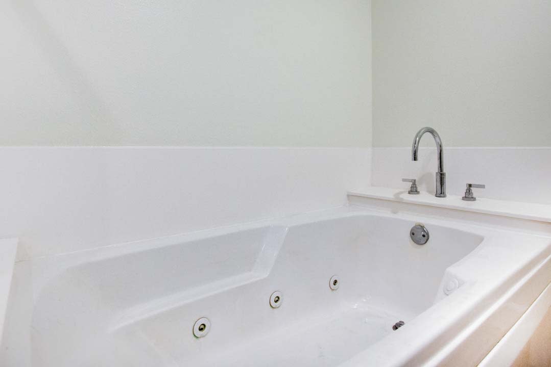 10878 Bloomfield St 405, Toluca Lake, CA