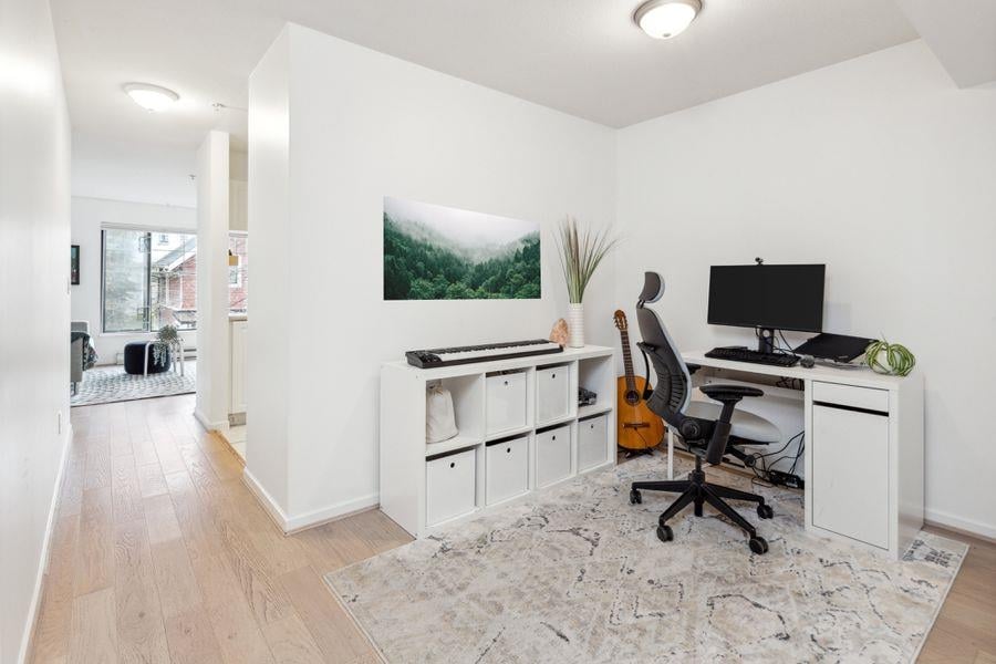 307-929 W 16th Ave