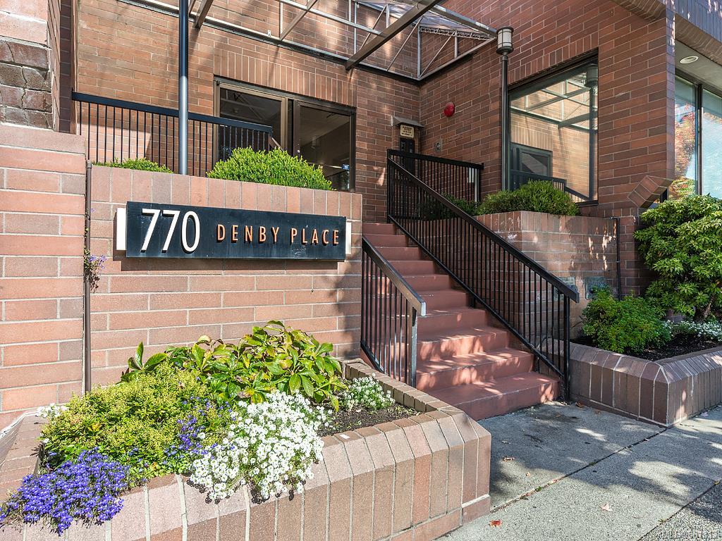 206-770 Cormorant St