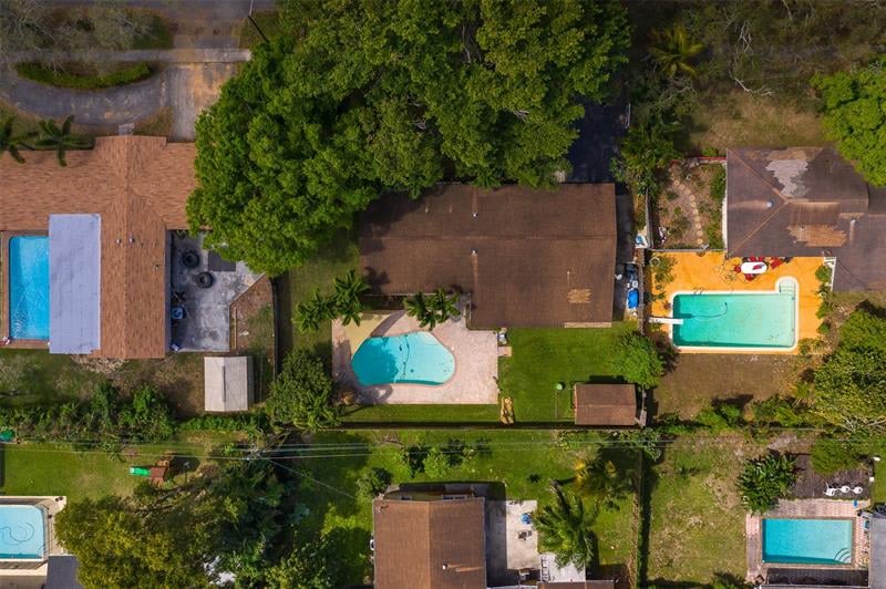 660 Beachwood Ln